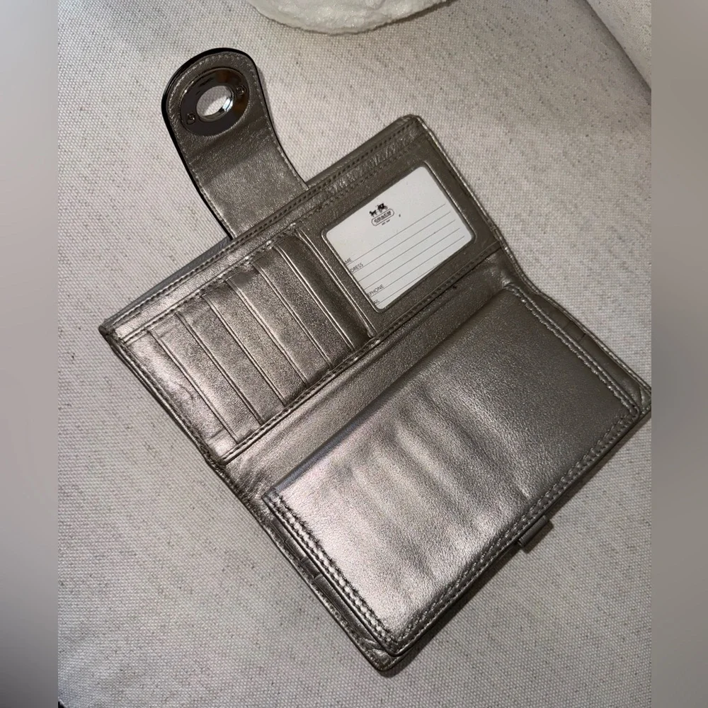 Coach Vintage Women's Silver Metallic Leather Bifold Wallet With Checkbook Flap